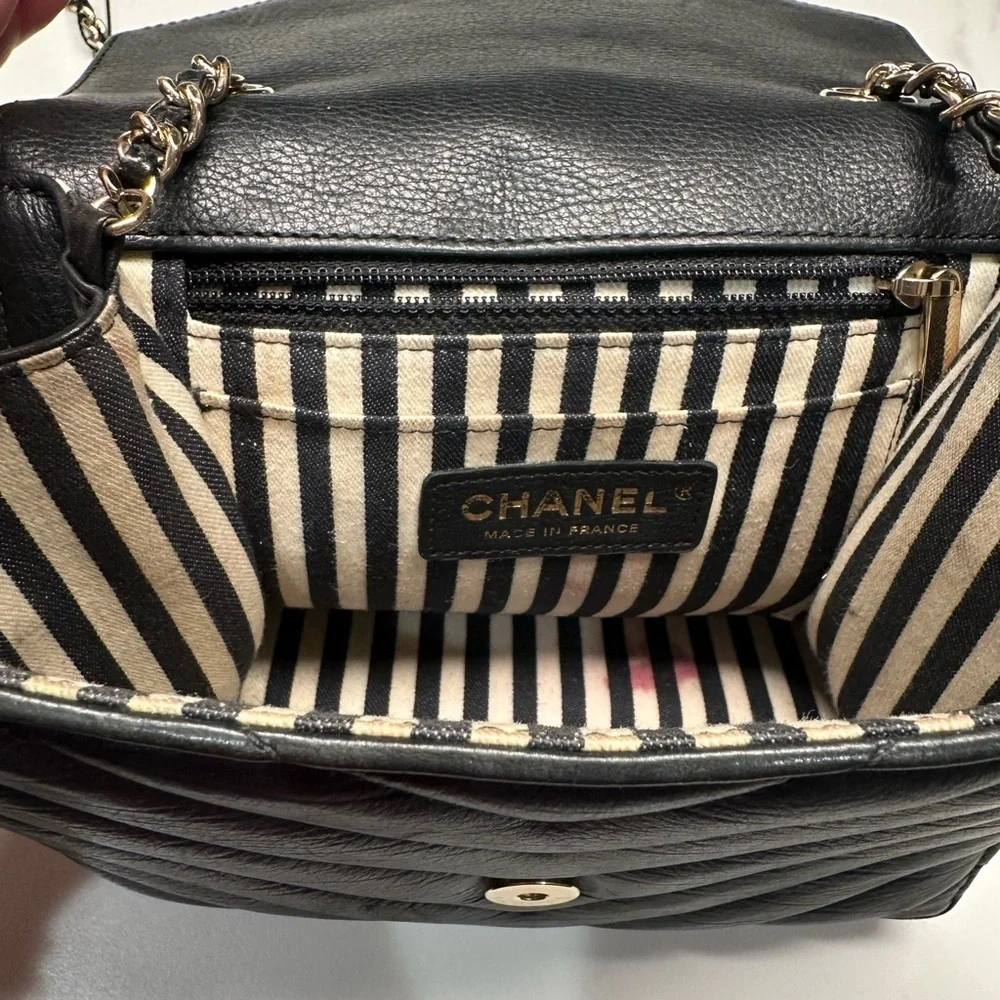 CHANEL Quilted Chevron Calfskin Small Single Flap Black Crossbody Bag + Dust Bag
